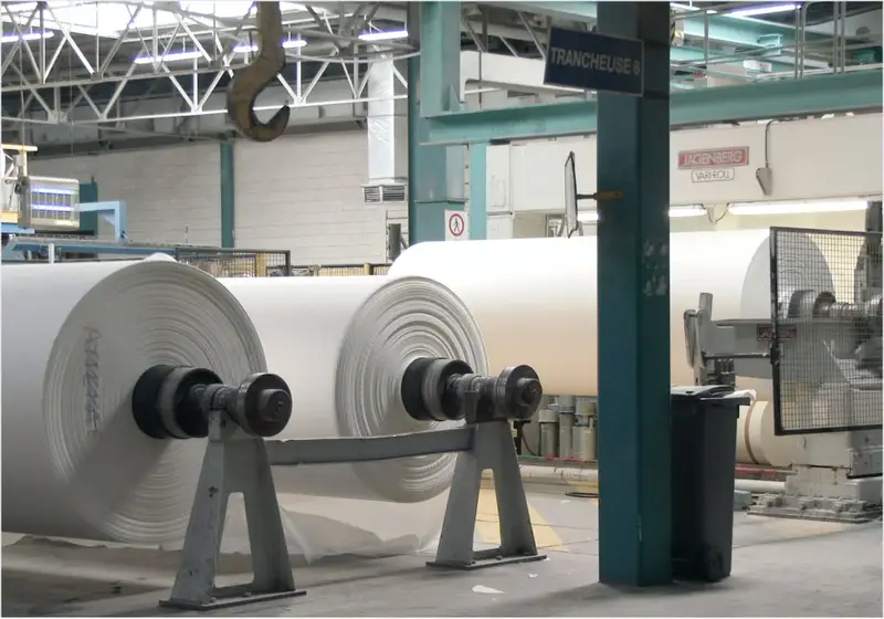 Bobines de papier dans l’usine PDL